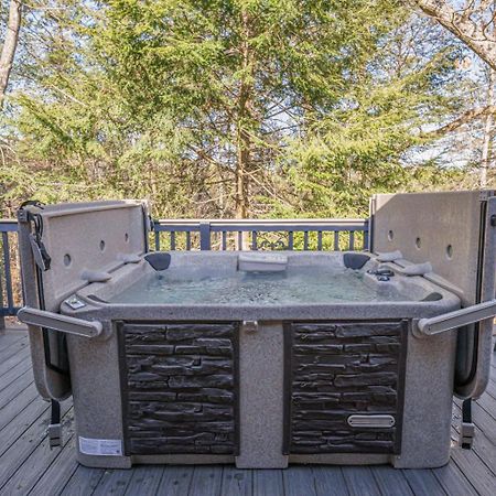 Wooded Bliss Hot Tub Single Level Cabin With No Steps Rocking Chairs And Wooded Views Пиджен Фордж Екстериор снимка