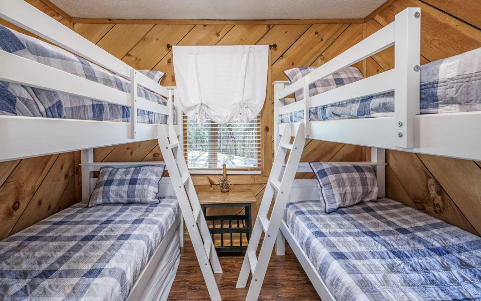 Wooded Bliss Hot Tub Single Level Cabin With No Steps Rocking Chairs And Wooded Views Пиджен Фордж Екстериор снимка