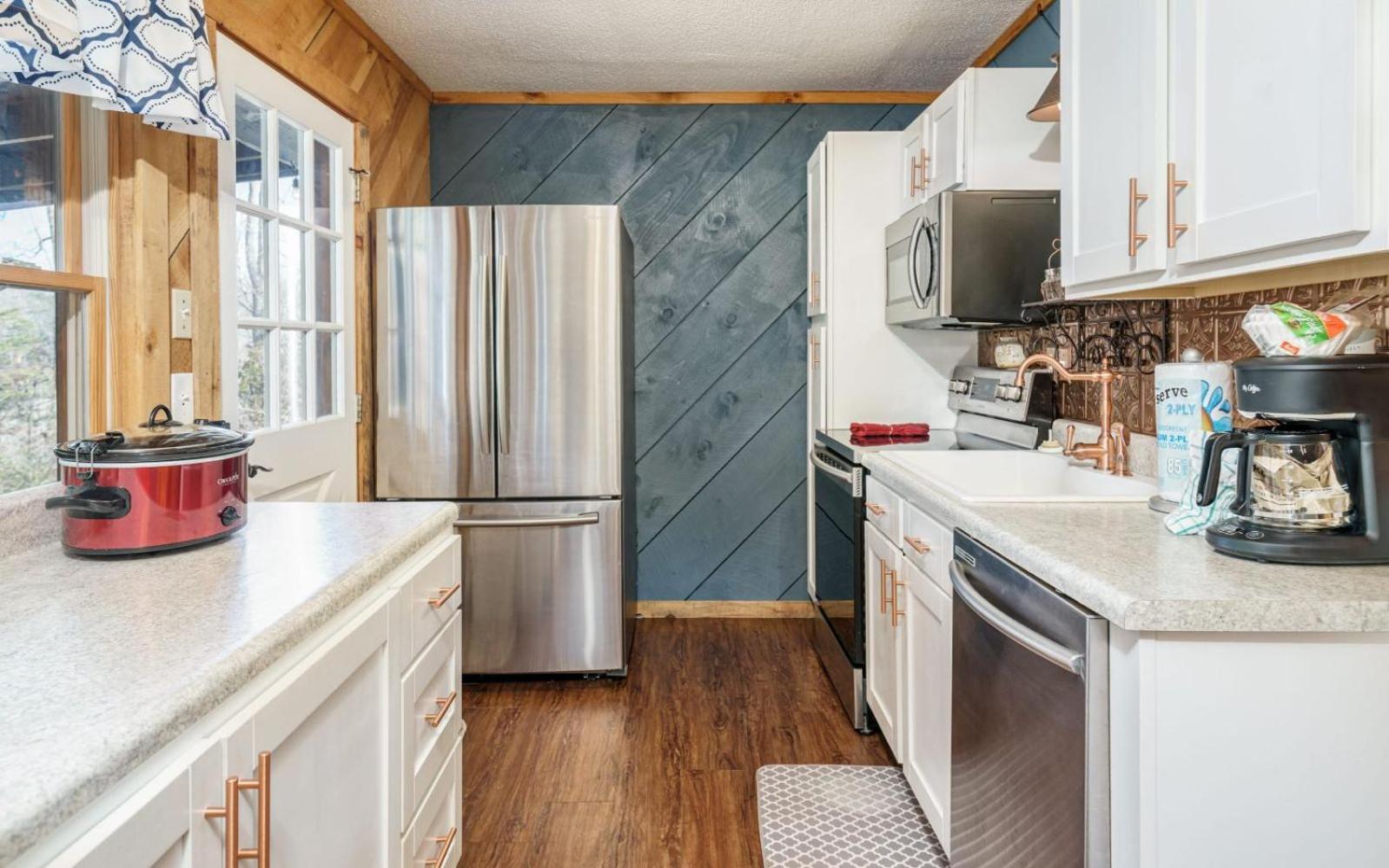 Wooded Bliss Hot Tub Single Level Cabin With No Steps Rocking Chairs And Wooded Views Пиджен Фордж Екстериор снимка