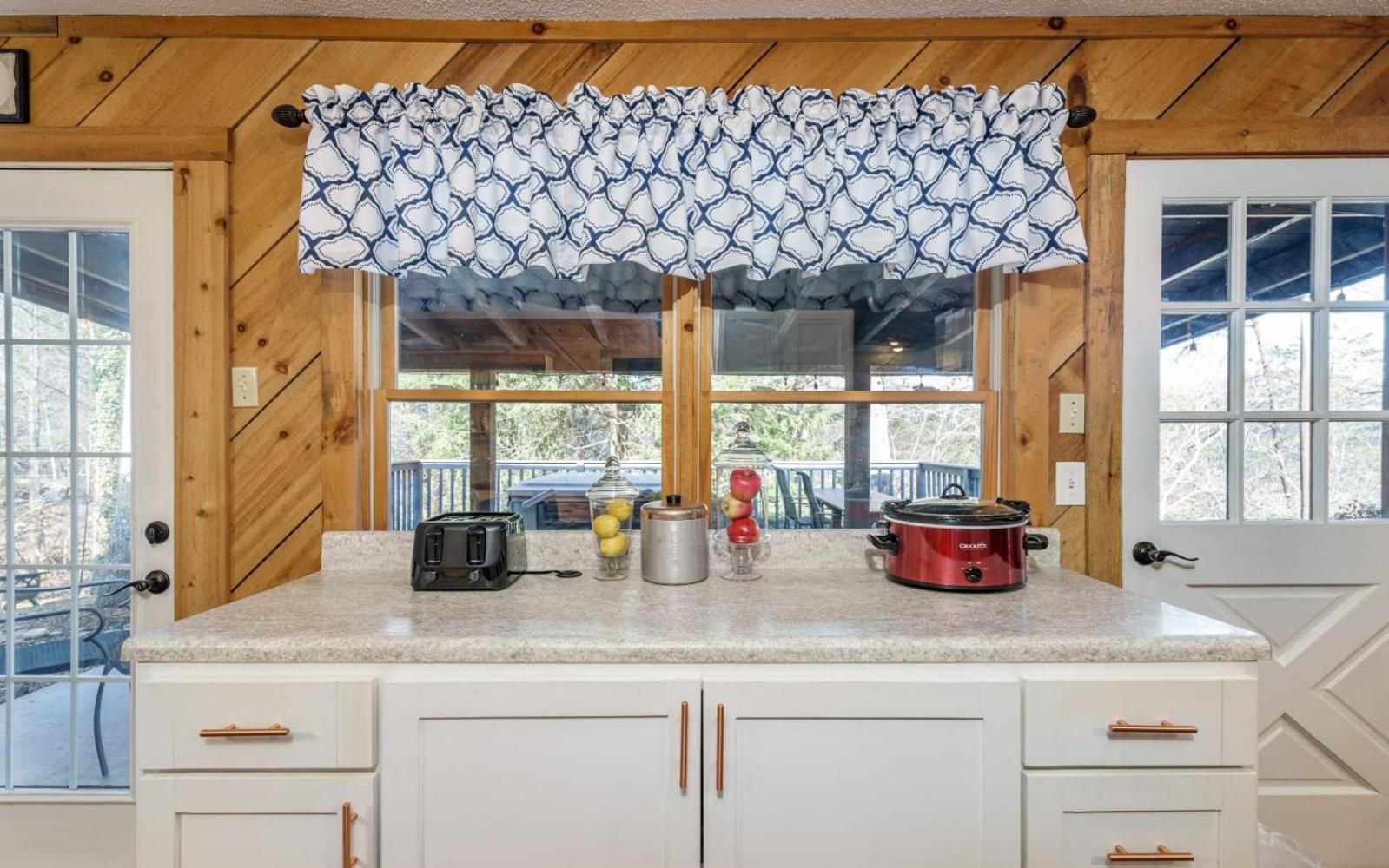 Wooded Bliss Hot Tub Single Level Cabin With No Steps Rocking Chairs And Wooded Views Пиджен Фордж Екстериор снимка